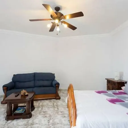 2 Bed Ocean Front Apt * Incredible Views * Terrace