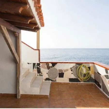 2 Bed Ocean Front Apt * Incredible Views * Terrace Apartment *