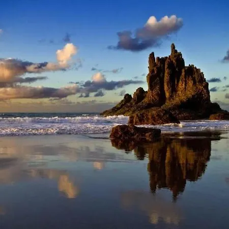 Apartment 2 Bed Ocean Front Apt * Incredible Views * Terrace *