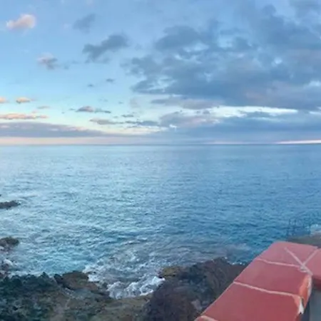 Apartment 2 Bed Ocean Front Apt * Incredible Views * Terrace